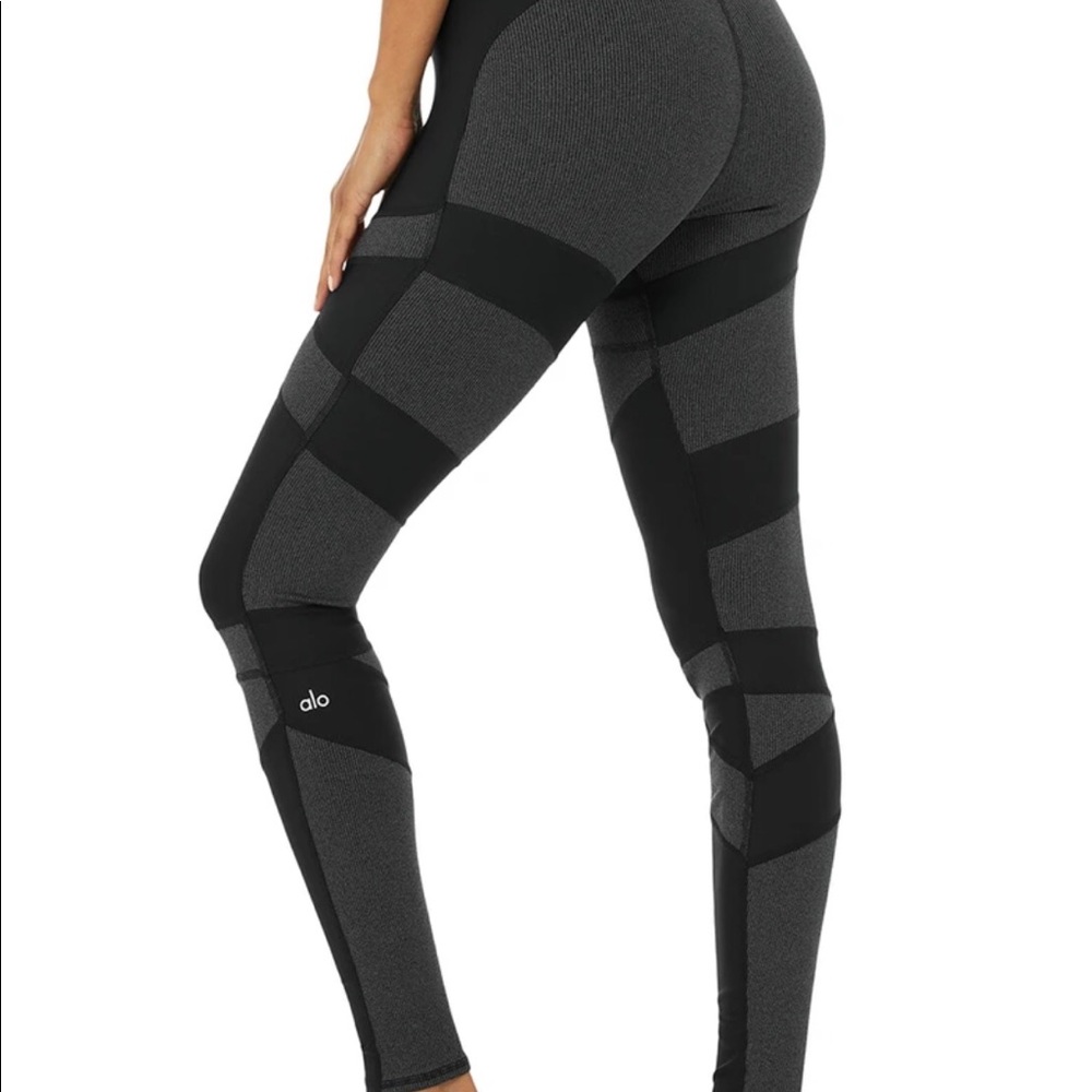 Alo Yoga Level Up high waisted black and anthracite legging size small.